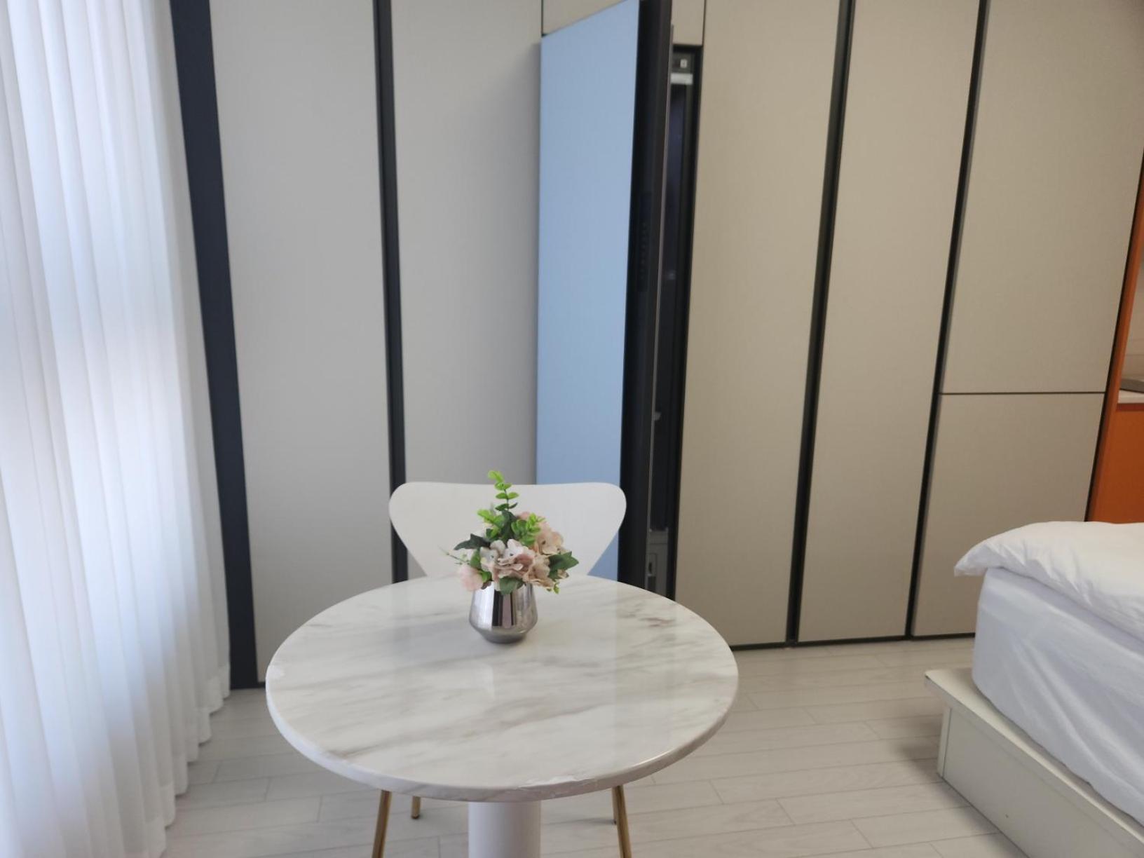 Daegu Star B&B Dsr Hotel Lily Guestroom Zewnętrze zdjęcie